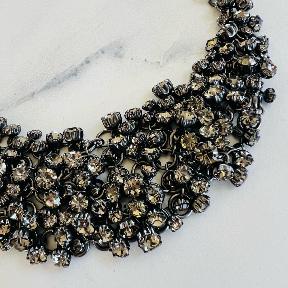 💚 NWOT💚 J.CREW Ruthenium Rhinestone Bob Necklace - Picture 2 of 4